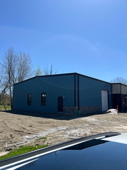 Primary Photo Of 574 Hudson River Rd, Waterford Warehouse For Lease