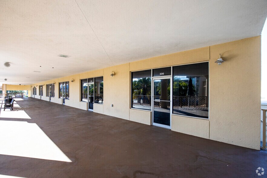 More Photos Of 4600 Gulf Blvd, Saint Petersburg Unknown For Lease
