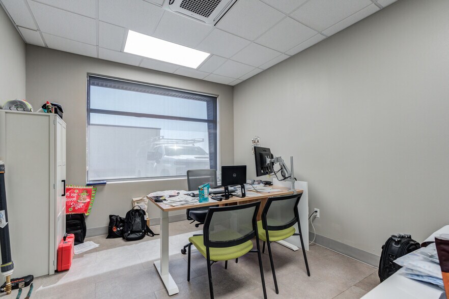 More Photos Of 2405 114th St, Lubbock Office For Sale