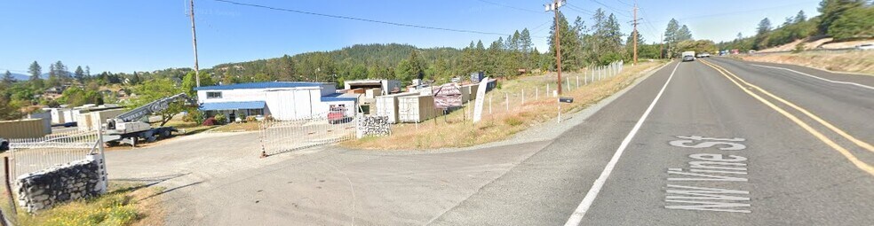 More Photos Of 2660 NW Vine St, Grants Pass Manufacturing For Sale