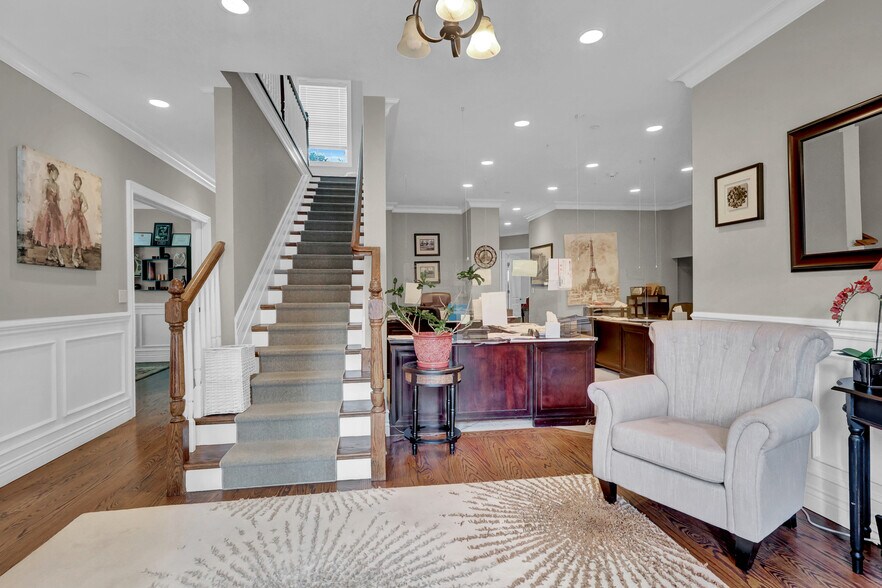 More Photos Of 907 Main St, Port Jefferson Office For Lease