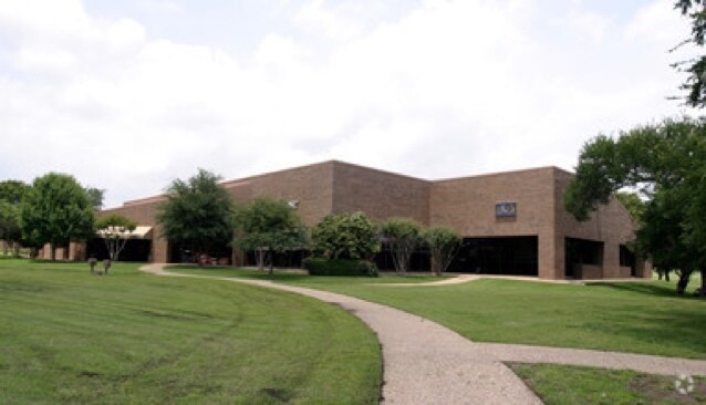 Primary Photo Of 801 Greenview Dr, Grand Prairie Flex For Lease