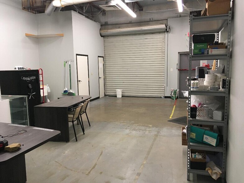 More Photos Of 5333 S Mingo Rd, Tulsa Showroom For Lease