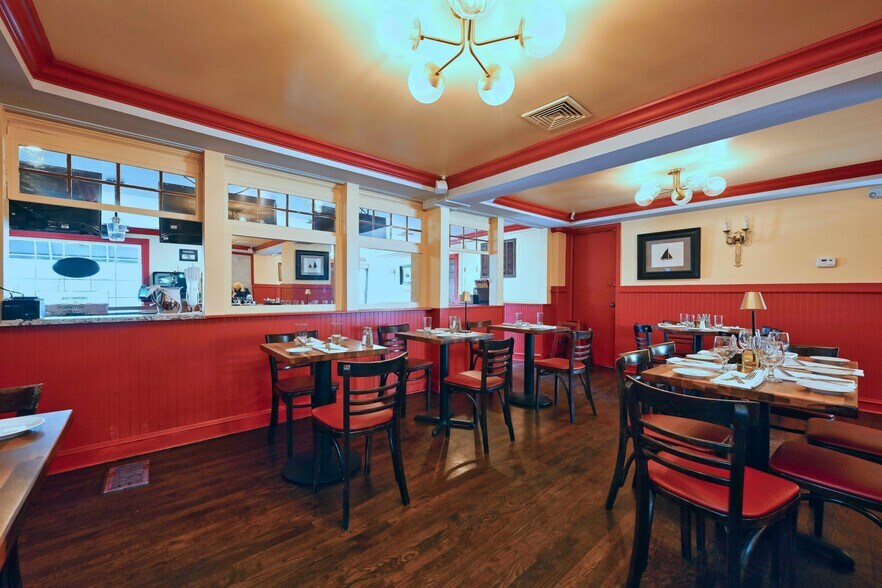 More Photos Of 22 Pine Hollow Rd, Oyster Bay Restaurant For Sale