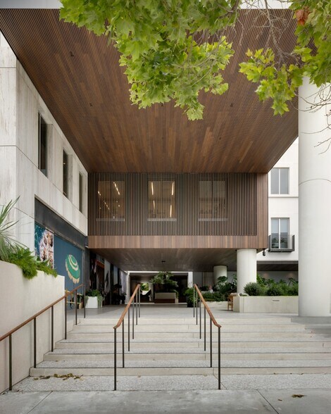 More Photos Of 11911 San Vicente Blvd, Los Angeles Office For Lease