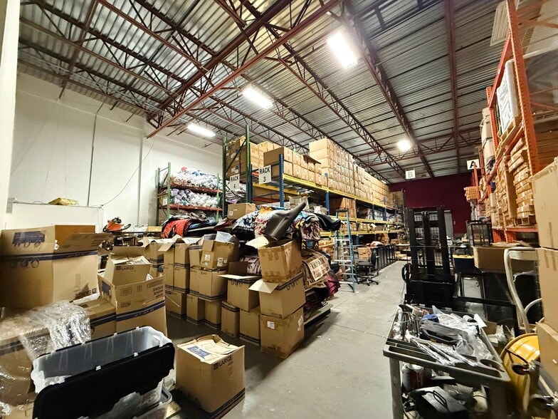 More Photos Of 6753 Kingspointe Pky, Orlando Warehouse For Sale