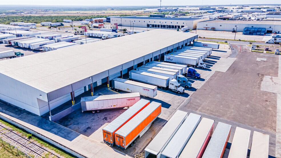 More Photos Of 13806 N Unitec Dr, Laredo Warehouse For Lease