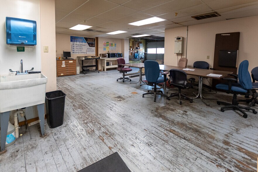 More Photos Of 1 Victor Way, Sharon Warehouse For Sale