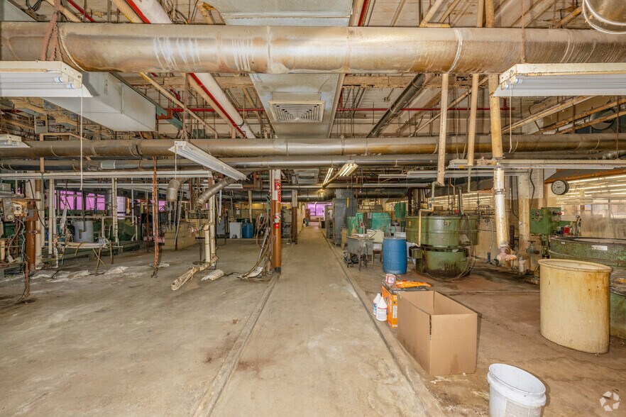 More Photos Of 735 Allens Ave, Providence Manufacturing For Sale