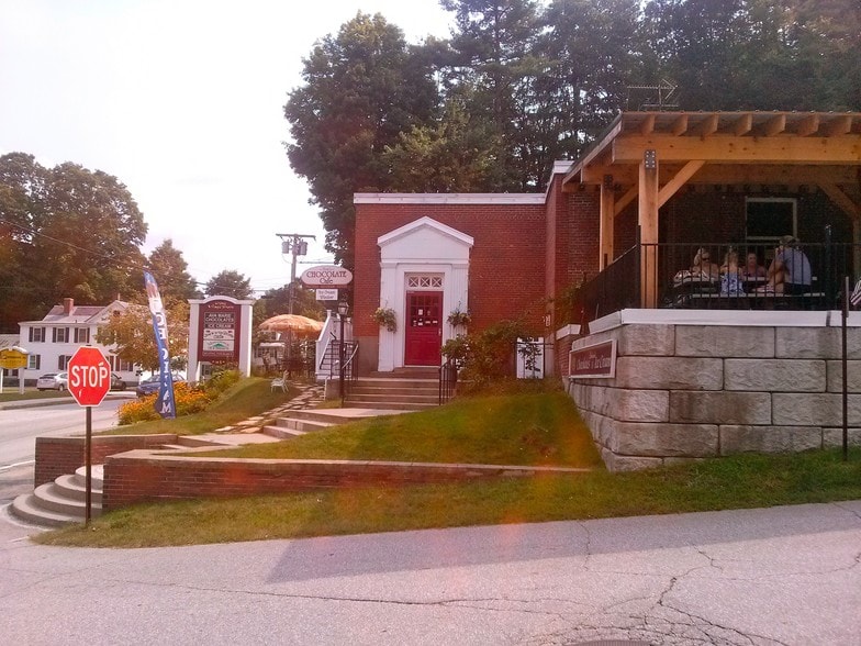 More Photos Of 43 Grove St, Peterborough Freestanding For Sale