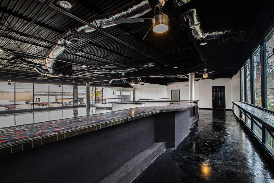 More Photos Of 802 Crosstimbers, Houston General Retail For Sale