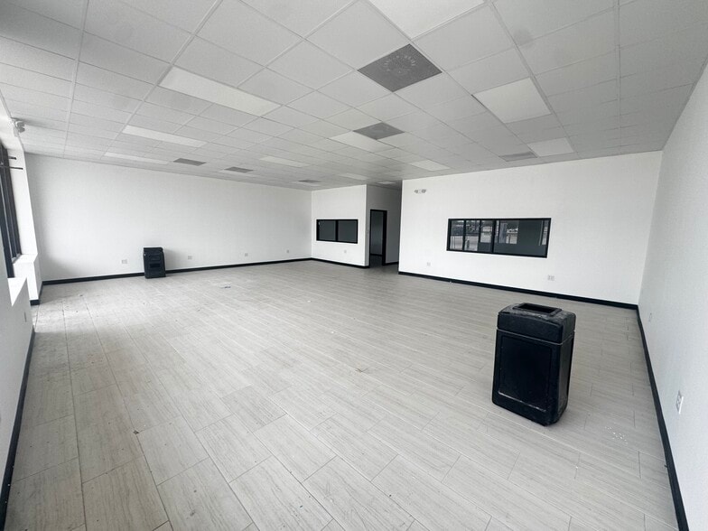 More Photos Of 9195 Gulf Fwy, Houston Storefront For Lease