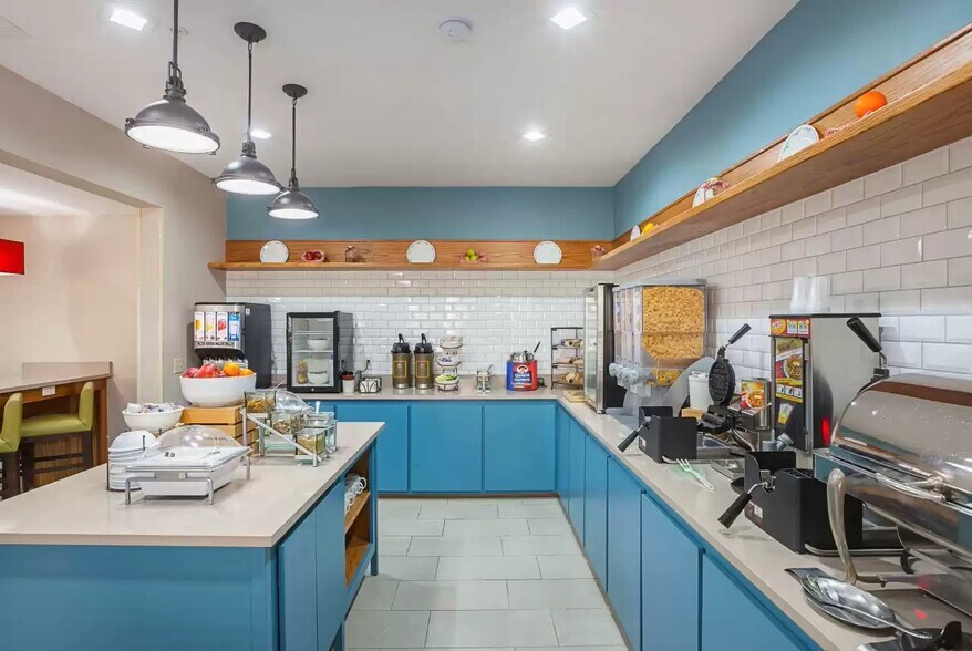 More Photos Of 755B E Vista Ridge Mall Dr, Lewisville Hotel For Sale