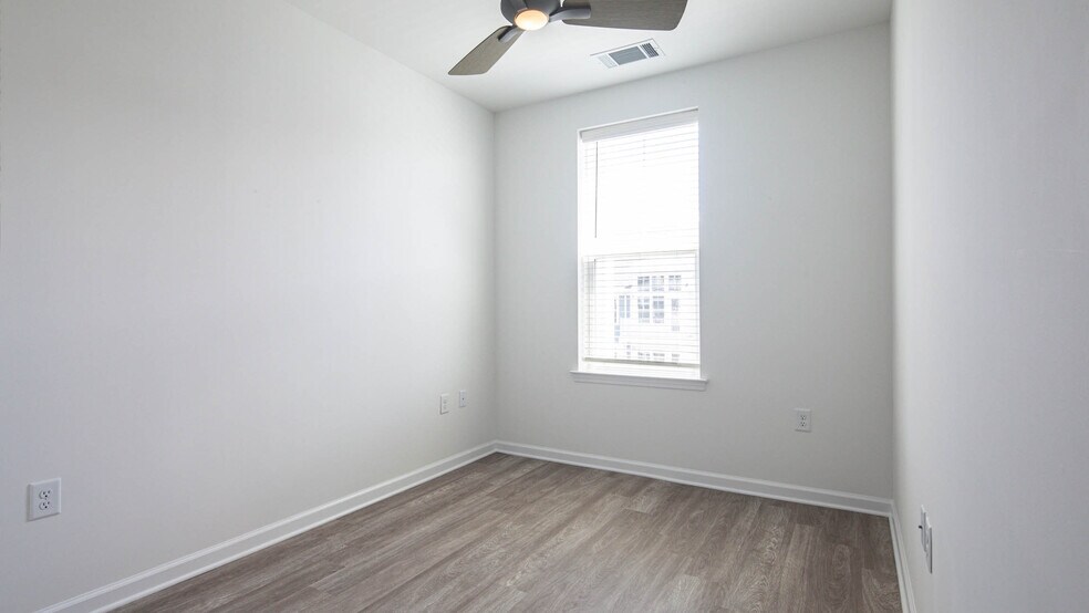 More Photos Of 5401 Commonwealth Centre Pky, Midlothian Apartments For Sale