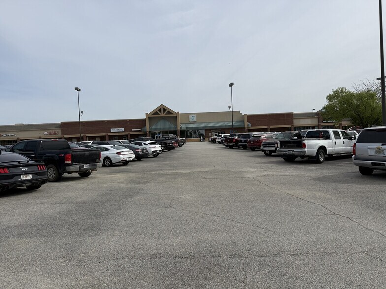 More Photos Of 2215 Tobacco Rd, Augusta Bank For Lease