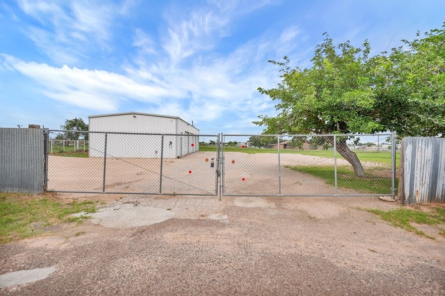 More Photos Of 1418 W County Road 140, Midland Warehouse For Lease