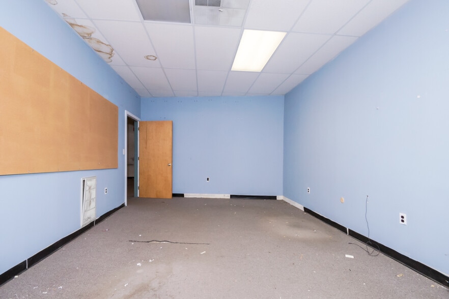 More Photos Of 5810 Kirkwood Hwy, Wilmington Unknown For Lease
