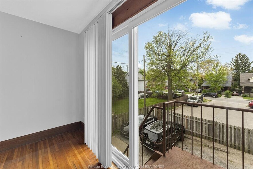 More Photos Of 1451 Ouellette Av, Windsor Office Residential For Sale