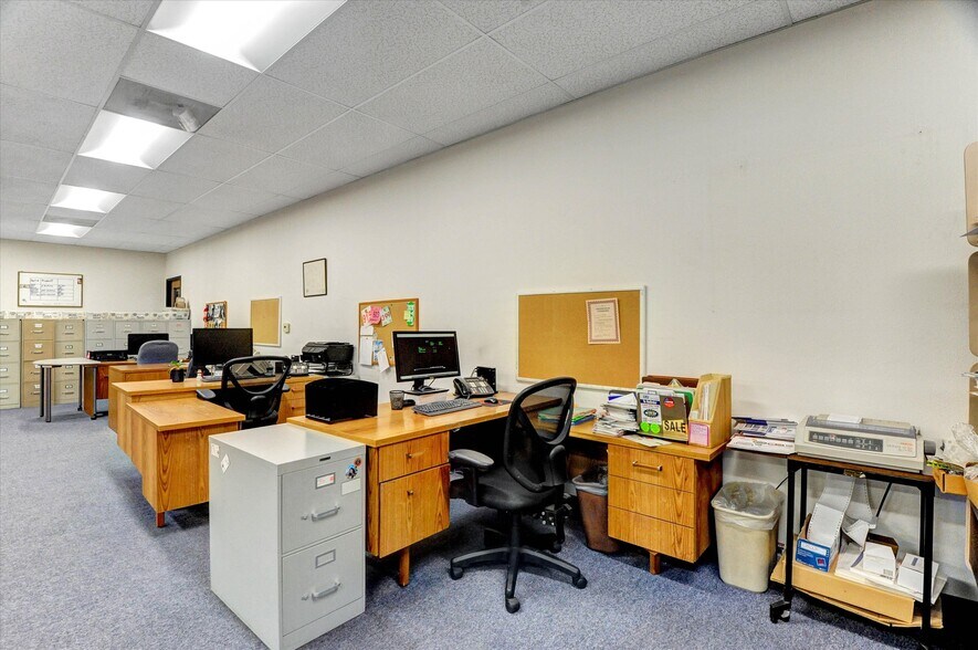 More Photos Of 920 W 10th St, Azusa Warehouse For Sale