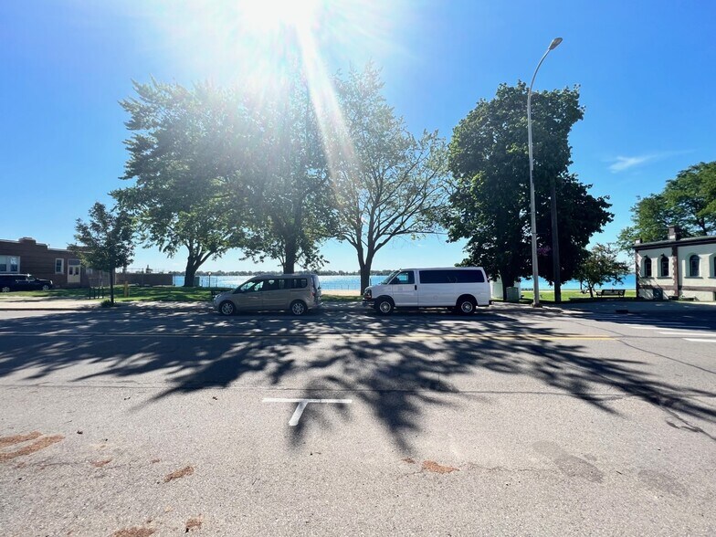 More Photos Of 256 S Water St, Marine City Storefront Retail Residential For Lease