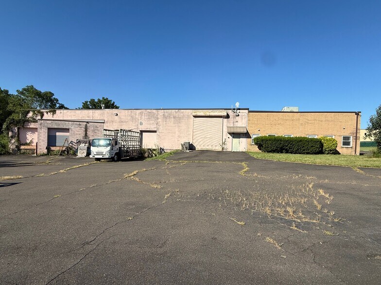 More Photos Of 300 Enterprise Ln, Colmar Warehouse For Lease