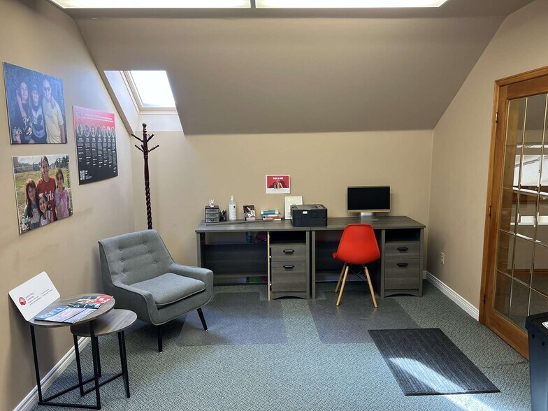 More Photos Of 1040 Gardiners Rd, Kingston Office For Lease