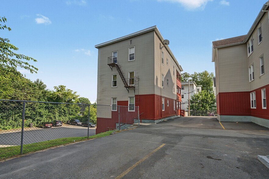 More Photos Of 471 Pond St, Woonsocket Apartments For Sale