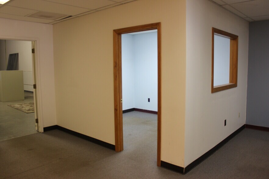 More Photos Of 56 Leonard St, Foxborough Light Distribution For Sale
