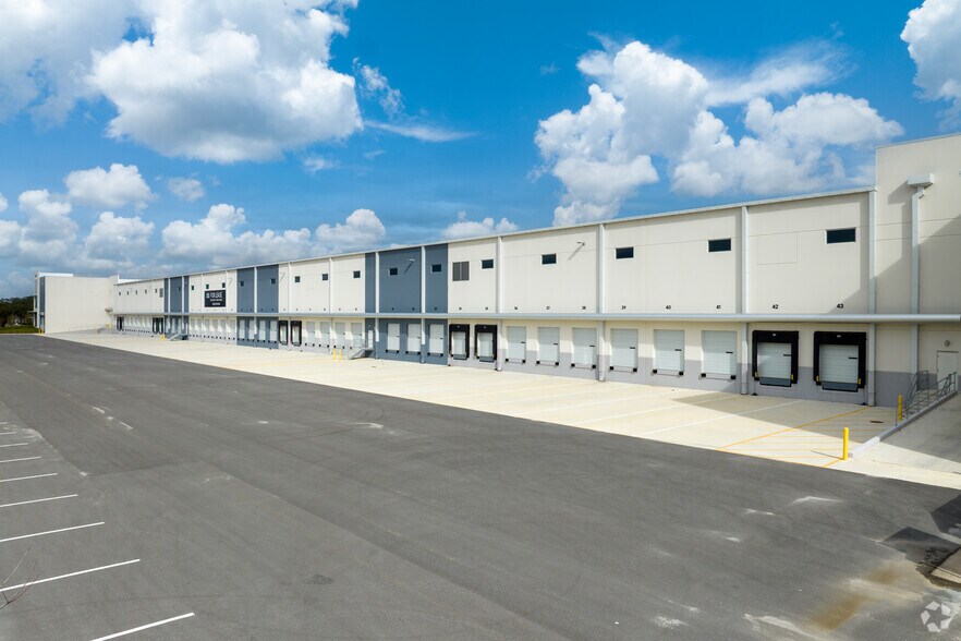 More Photos Of 4545 Portier Blvd, Orlando Unknown For Lease