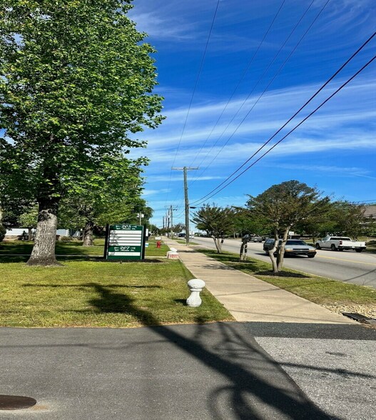 More Photos Of 207 W Main St, Lexington Office For Lease