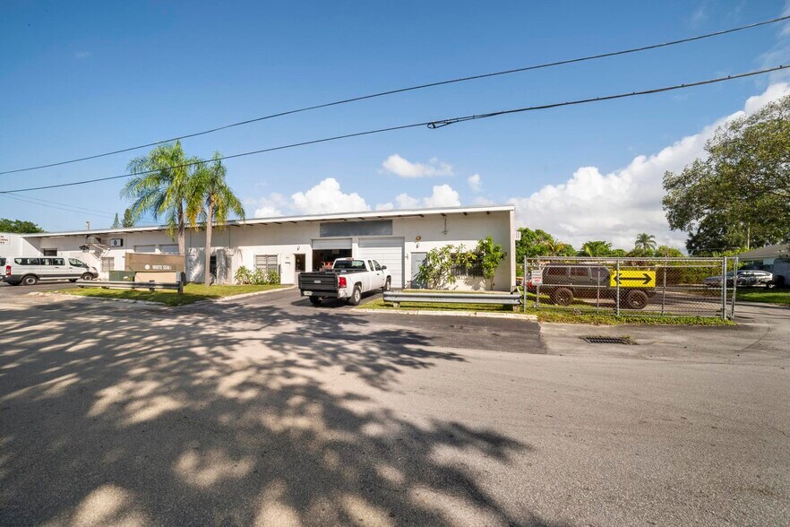 More Photos Of 3909-3939 SW 12th Ct, Fort Lauderdale Warehouse For Lease
