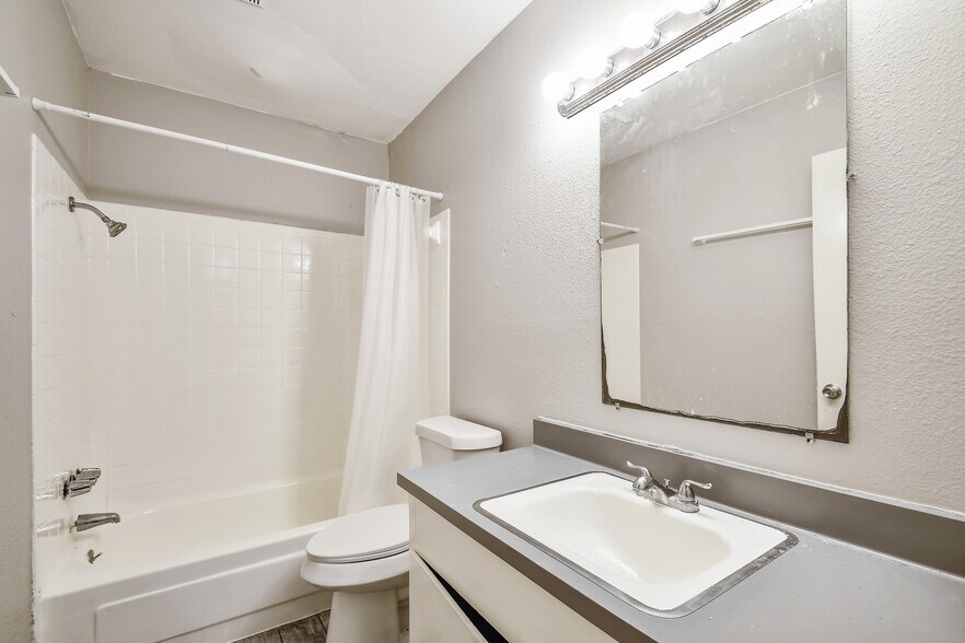 More Photos Of 2222 Vance Jackson Rd, San Antonio Apartments For Sale