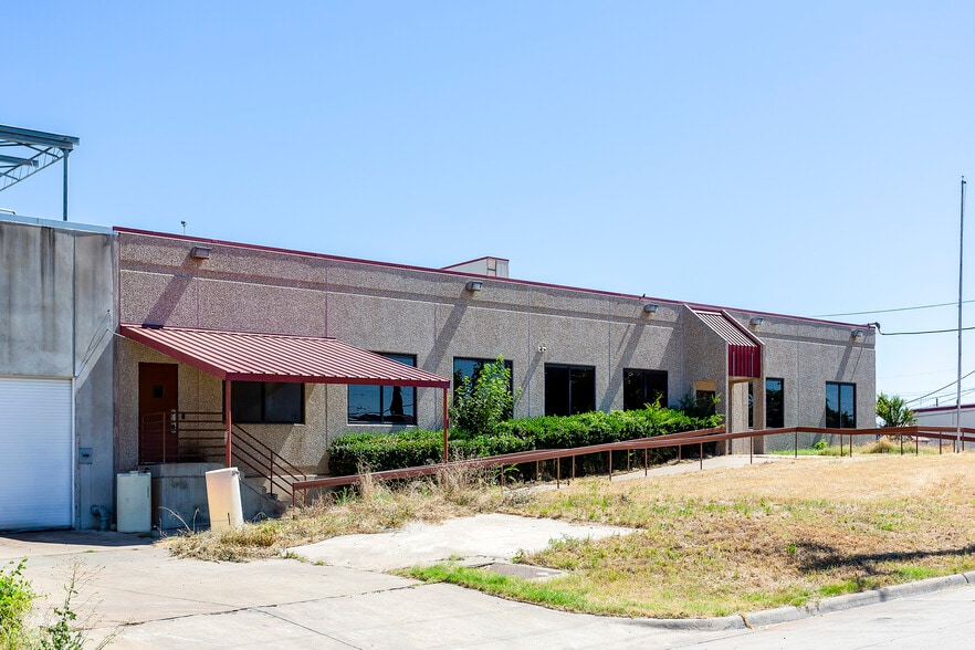 More Photos Of 201 Range Dr, Garland Warehouse For Lease