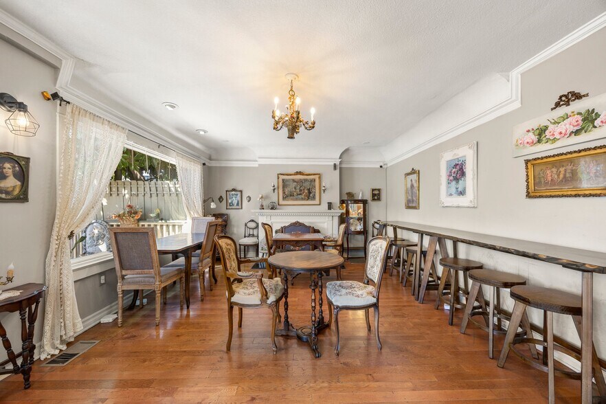 More Photos Of 419 W Commonwealth Ave, Fullerton Restaurant For Sale