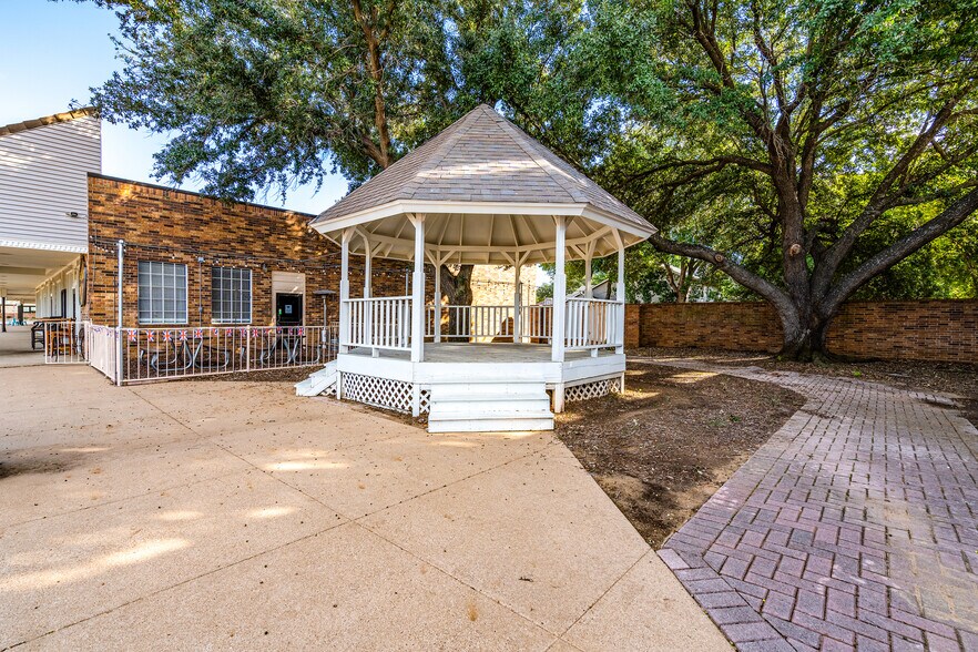 More Photos Of 1009-1101 Cheek Sparger Rd, Colleyville Unknown For Lease