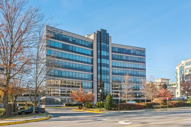 More Photos Of 1950 Old Gallows Rd, Vienna Office For Lease