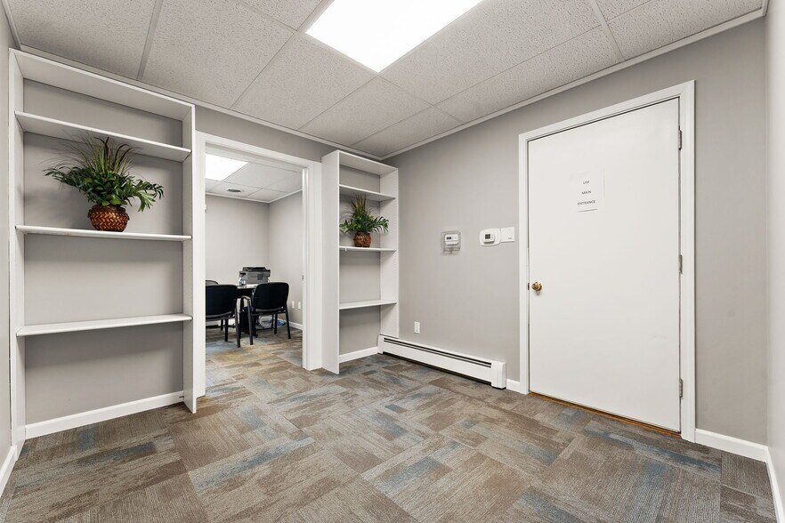 More Photos Of 250 N Main St, Crown Point Office For Sale