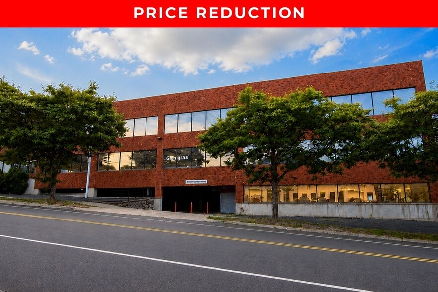 Primary Photo Of 430 Tunxis Hill Rd, Fairfield Warehouse For Sale
