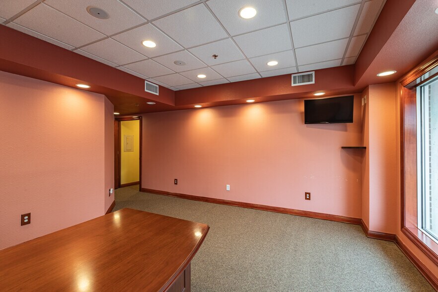 More Photos Of 301-317 4th St S, La Crosse Office For Lease
