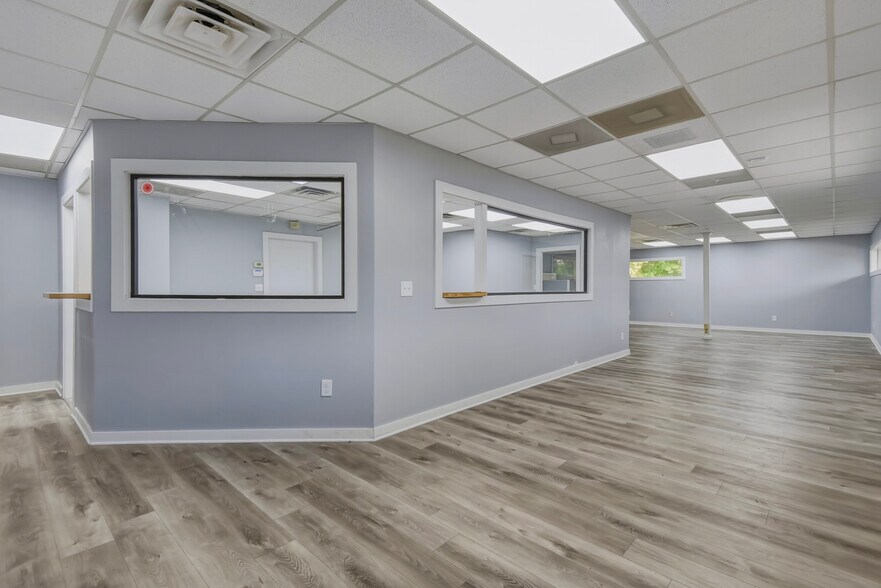 More Photos Of 953 Lane Ave S, Jacksonville Medical For Lease