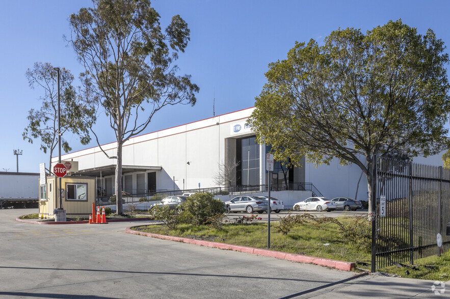 Primary Photo Of 6855 Calle de Linea, San Diego Truck Terminal For Lease