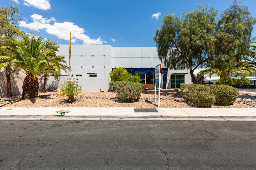 More Photos Of 3720 W Oquendo Rd, Las Vegas Warehouse For Lease