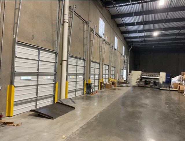 More Photos Of 5000 S Interstate Highway 45 W, Corsicana Distribution For Lease