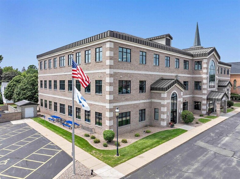 More Photos Of 325 Reid St, De Pere Office For Sale