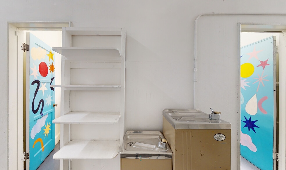 More Photos Of 13031 Montana Ave, Los Angeles Freestanding For Lease