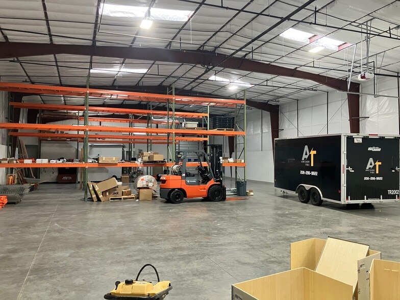 More Photos Of 3749 E Comstock Ave, Nampa Distribution For Lease