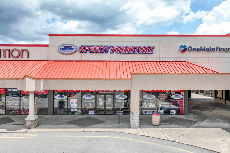 More Photos Of 200-300 Hillcrest Shopping Ctr, New Kensington Unknown For Lease