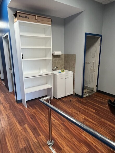 More Photos Of 6361-6367 Glenway Ave, Cincinnati Storefront Retail Office For Lease