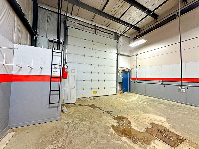 More Photos Of 380 Mackenzie Blvd, Fort McMurray Warehouse For Lease