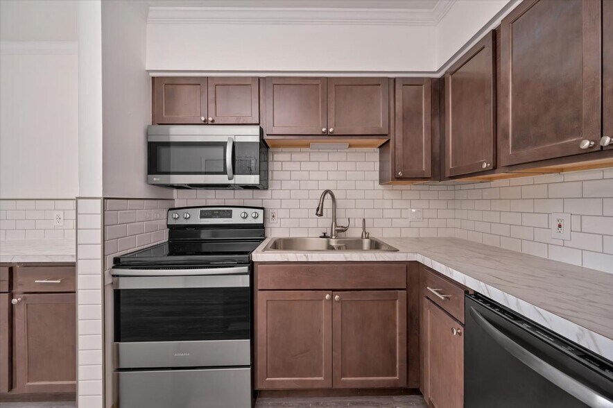 More Photos Of 548 Shattuck Rd, Saginaw Apartments For Sale